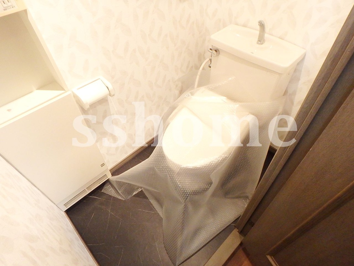 トイレ 棚があって便利です 写真12