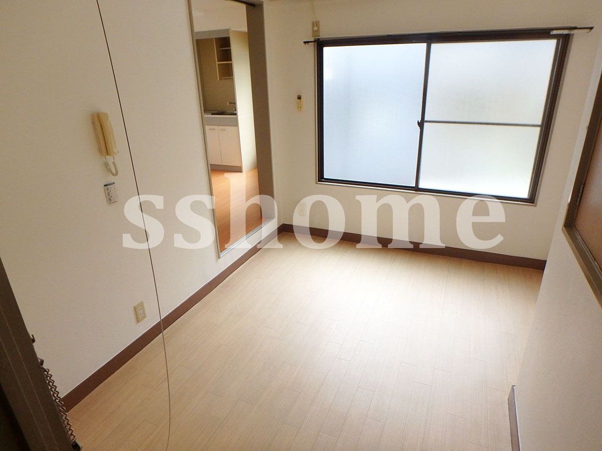 リビング 明るいお部屋です 写真2