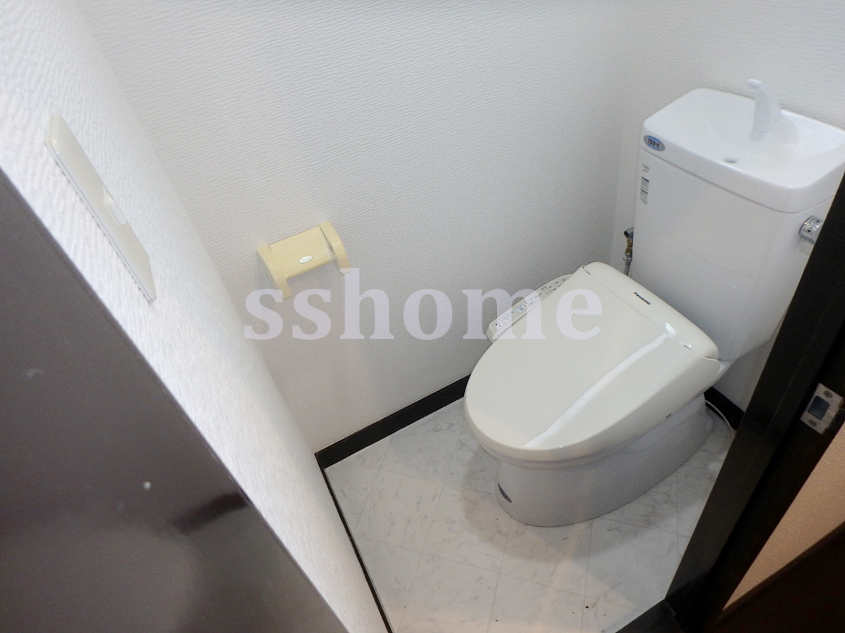 トイレ 2階と1階の両方にトイレがありますお♪ 写真8