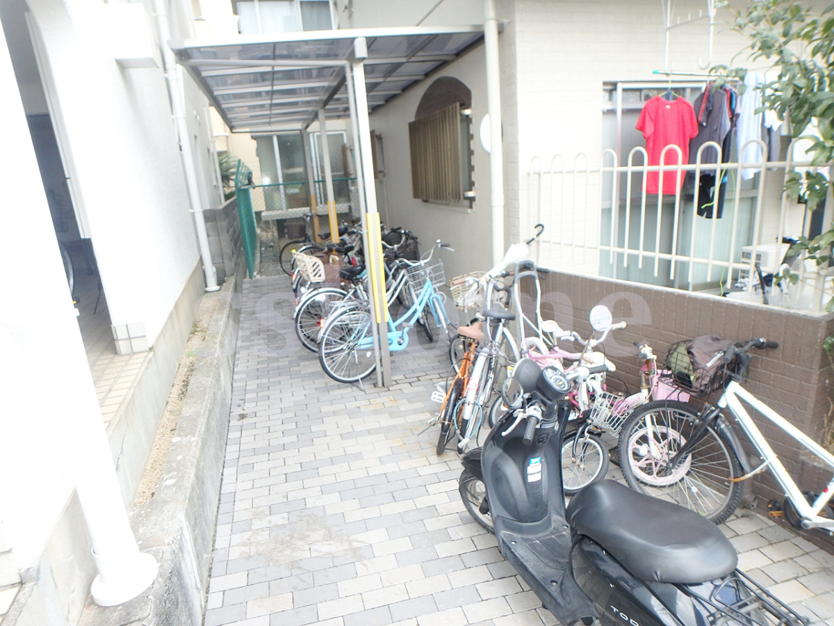 共用部 バイクも置ける駐輪場 写真28