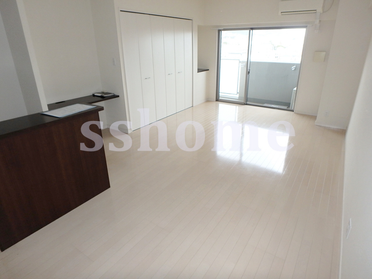 リビング お部屋は広々15.8帖☆ 写真2