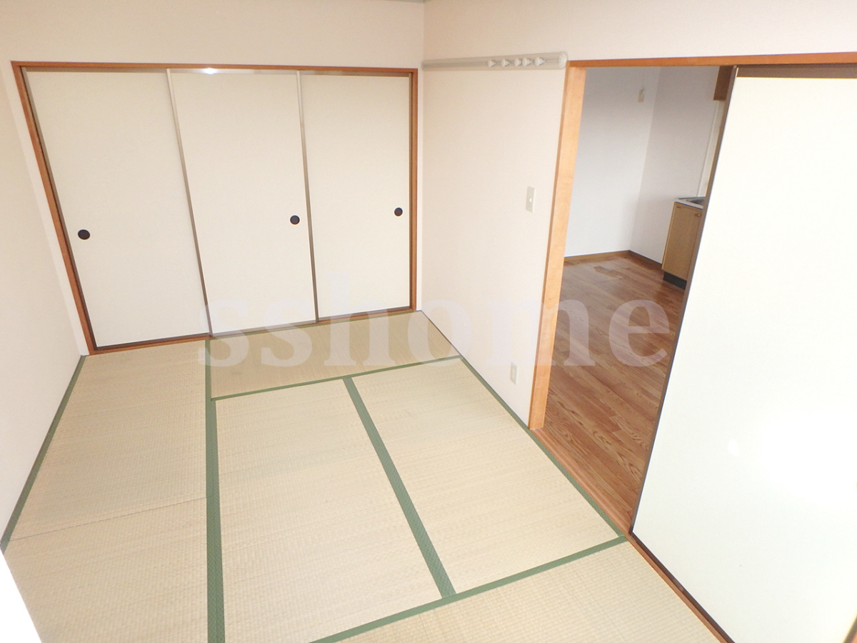 内装 和室は便利で落ち着きます 写真2
