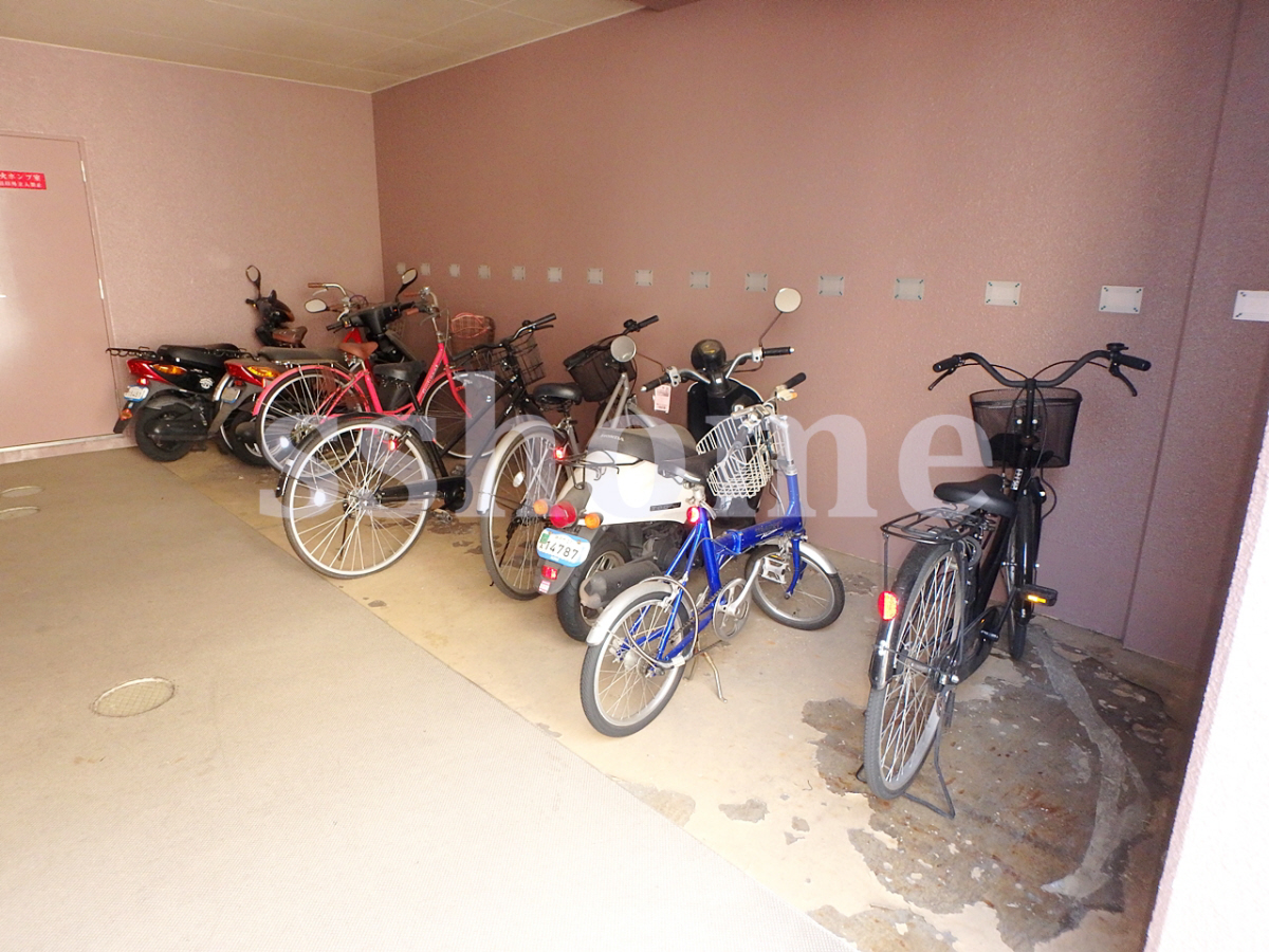 共用部 バイクも置ける駐輪場 写真28