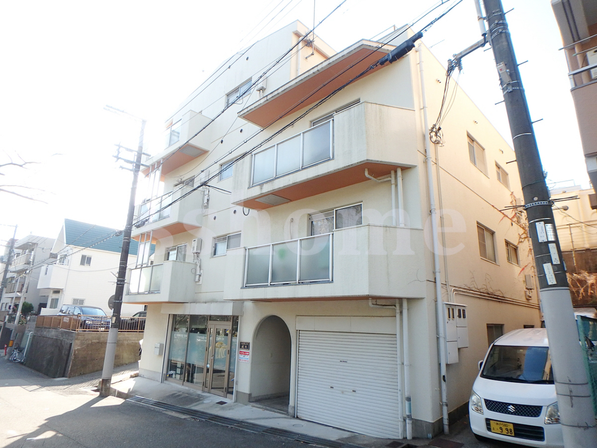 ハイグレード城内