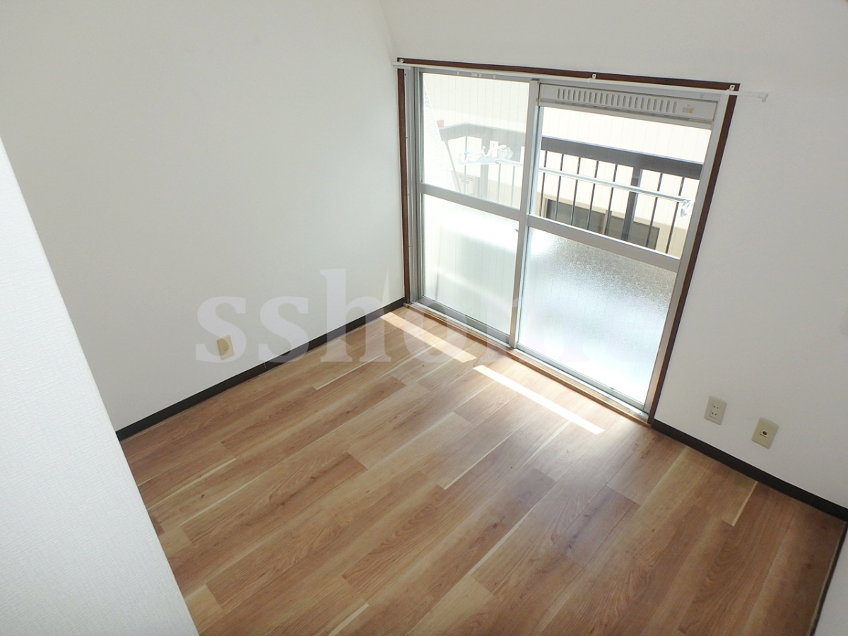 リビング 南向きの明るいお部屋です! 写真2