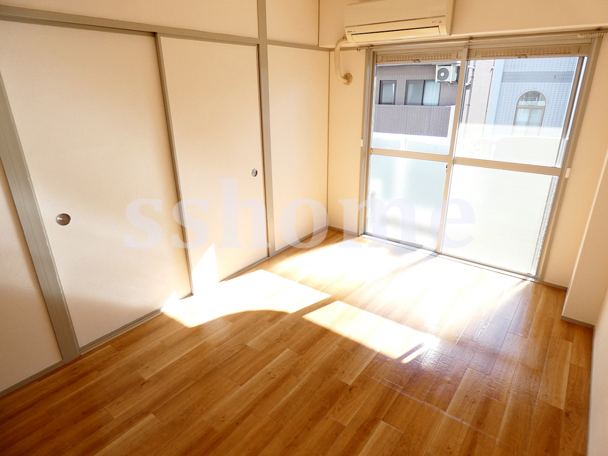 リビング 日当たり良好の室内です☆ 写真2