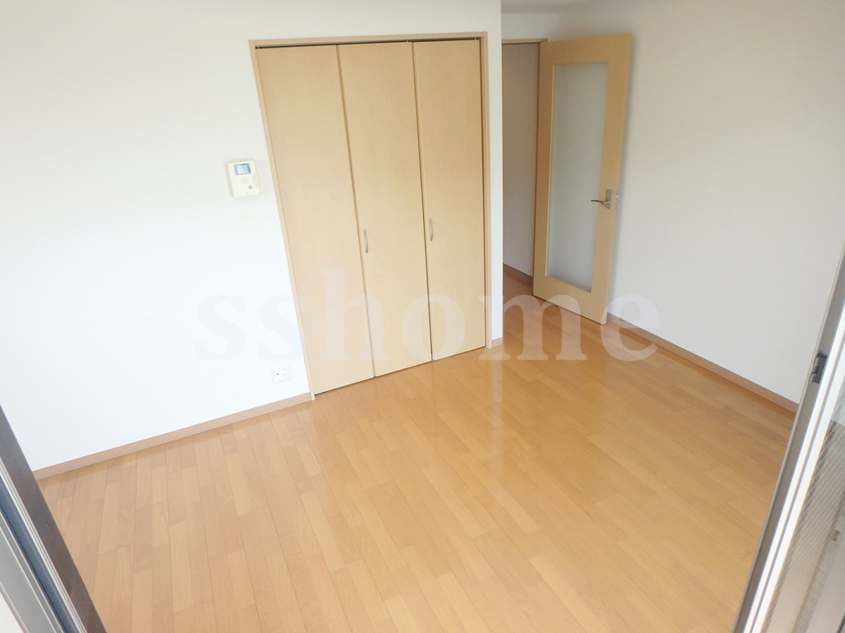 リビング 2面採光で明るいお部屋です♪ 写真2