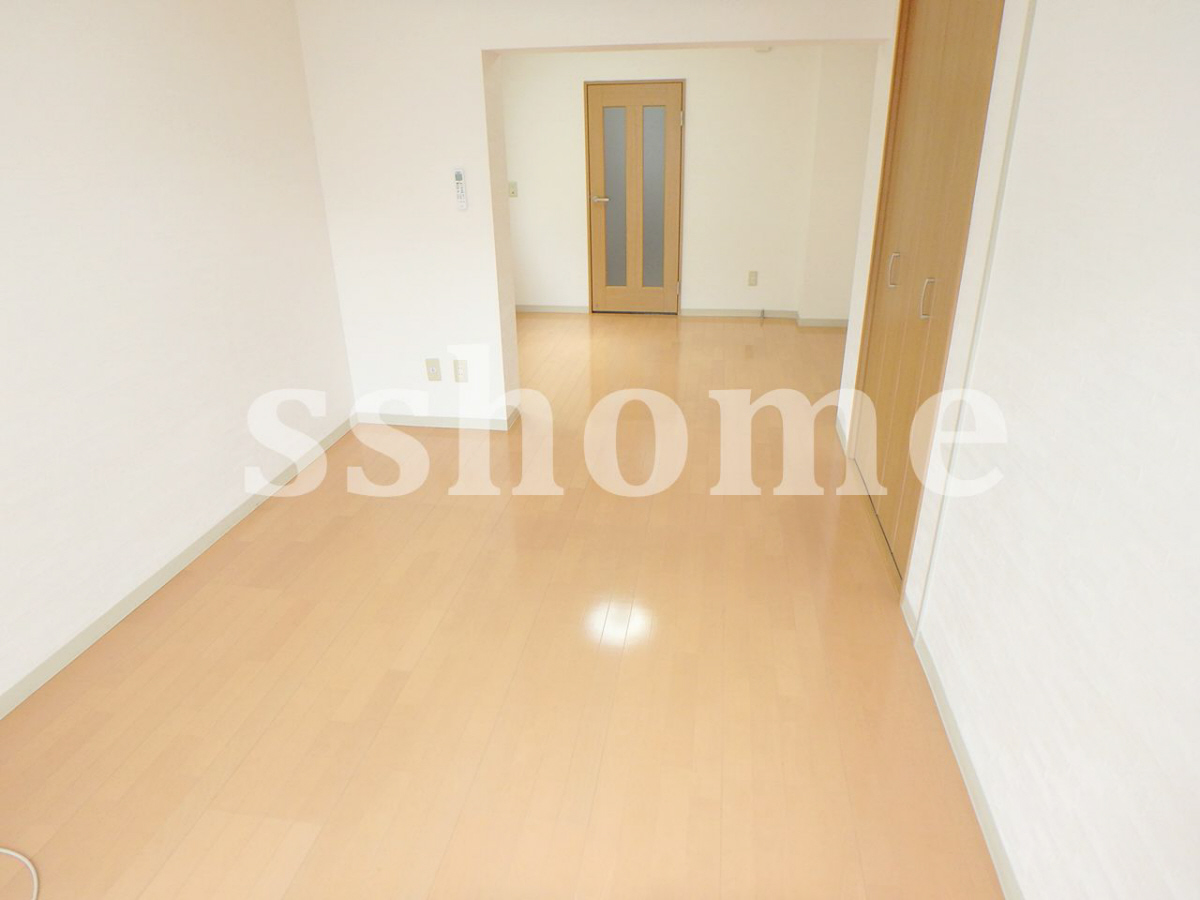 リビング 広々11帖のお部屋です♪ 写真2