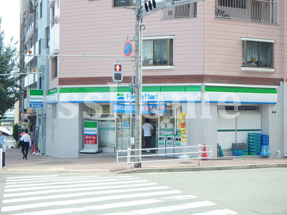 ファミリーマート阪神岩屋駅前店まで71m (徒歩1分) 写真25