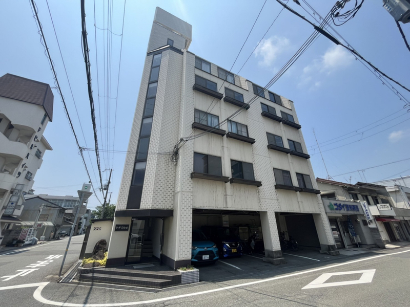 リーダーマンションの物件外観写真