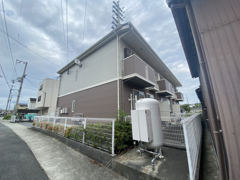 レフィナード阿成の物件外観写真