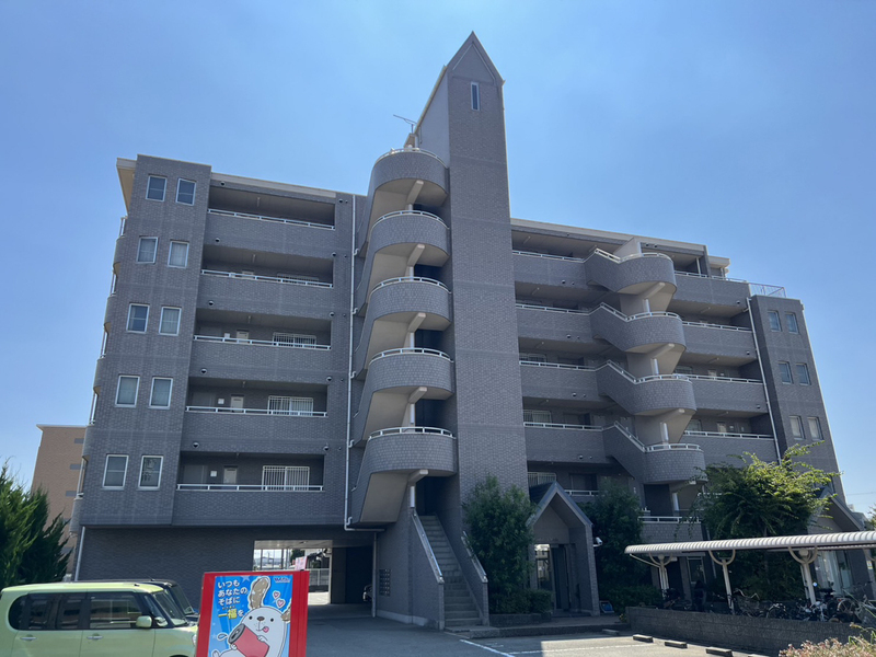 サンヒルズ岡田の物件外観写真