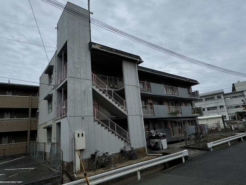 寿ハイツの物件外観写真