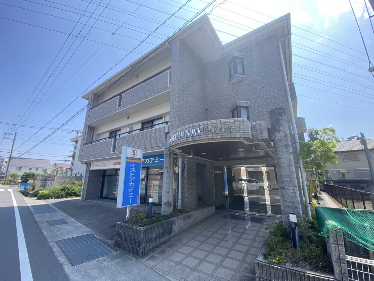 ロイヤルメゾン草上外観写真