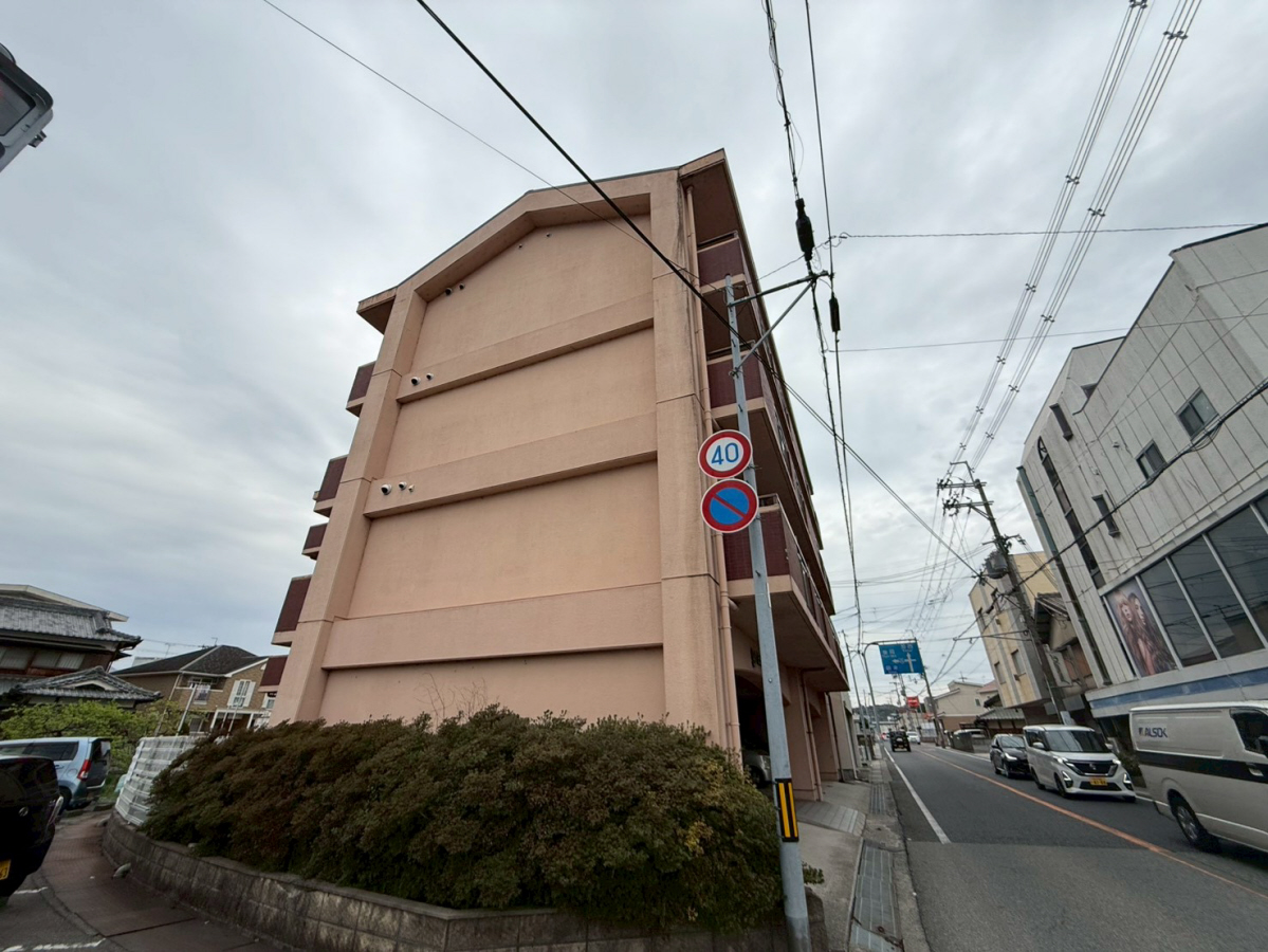 グランデュール松岡の物件外観写真