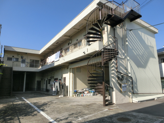 三宅マンションの物件外観写真