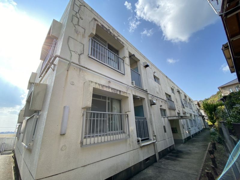 西新在家マンションの物件外観写真