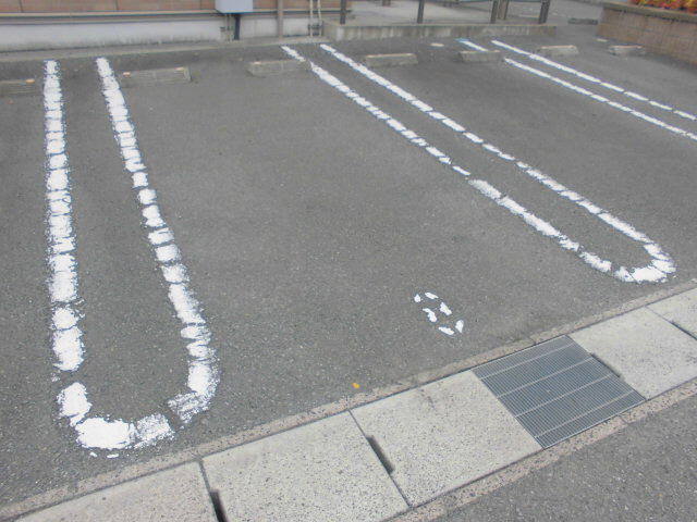 丸萬二番館の物件外観写真