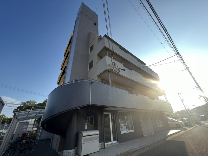 白浜駅西マンションの物件外観写真