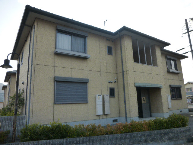 シャーメゾン高岡西 A棟の物件外観写真
